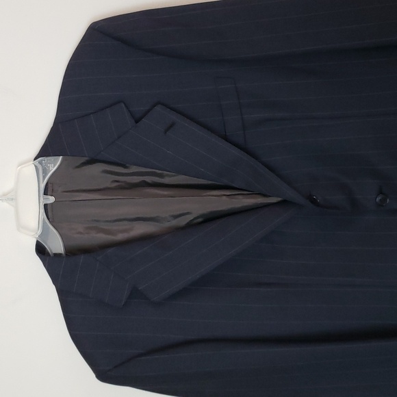 Brioni double button Blazer, Wool, Blue pinstripe, classic men's suit jacket. - Picture 5 of 15